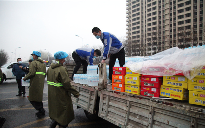 2月25日，山東金格瑞機械有限公司派代表來到齊魯師范學院捐贈防疫物資，保障校園防疫物品備足備齊，助力學校的疫情防控工作。