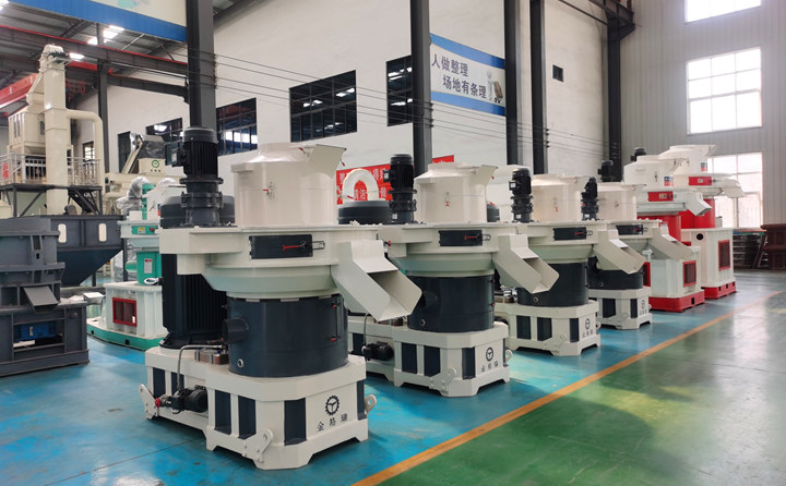 山東金格瑞顆粒機廠家負責免費提供制粒生產線方案，為每一位客戶進行試機；產品使用中，我們給客戶提供“保姆式”服務，定期進行電話回訪，定期進行現場專訪；讓您在產品使用過程中，放心、安心、舒心